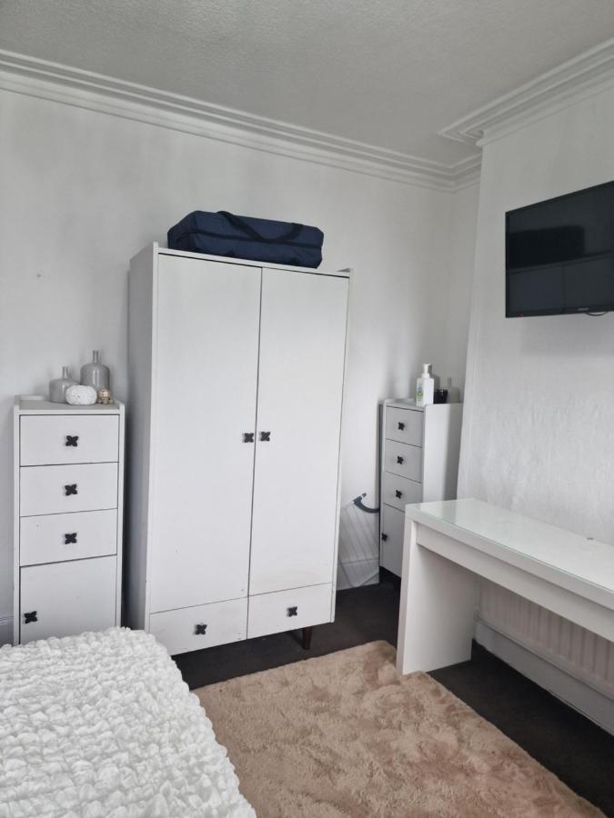 Double Rooms, Free Continental Breakfast, Pics And Full Address Sent After Booking, 2 Miles To City Centre Belfast Exterior foto